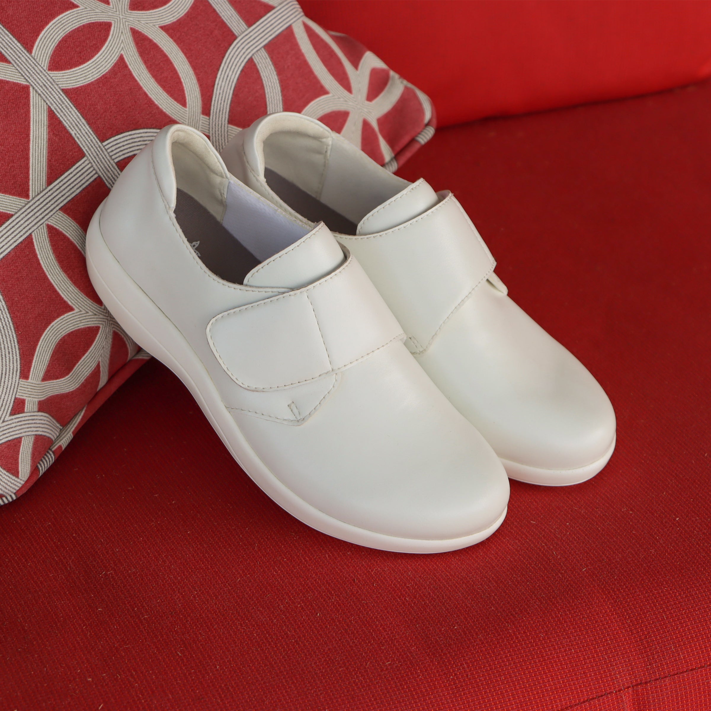 Spright True White Shoe - Image 2