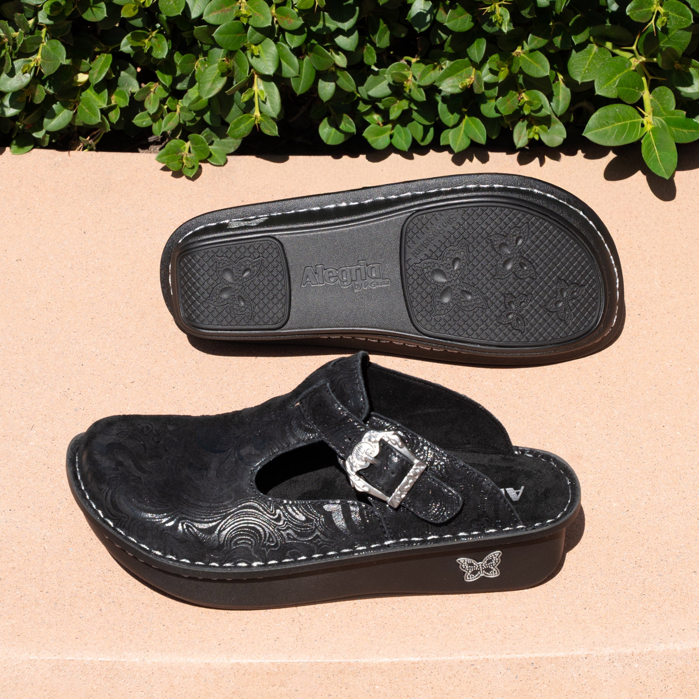 Classic Swirling Black Shoe - Image 2