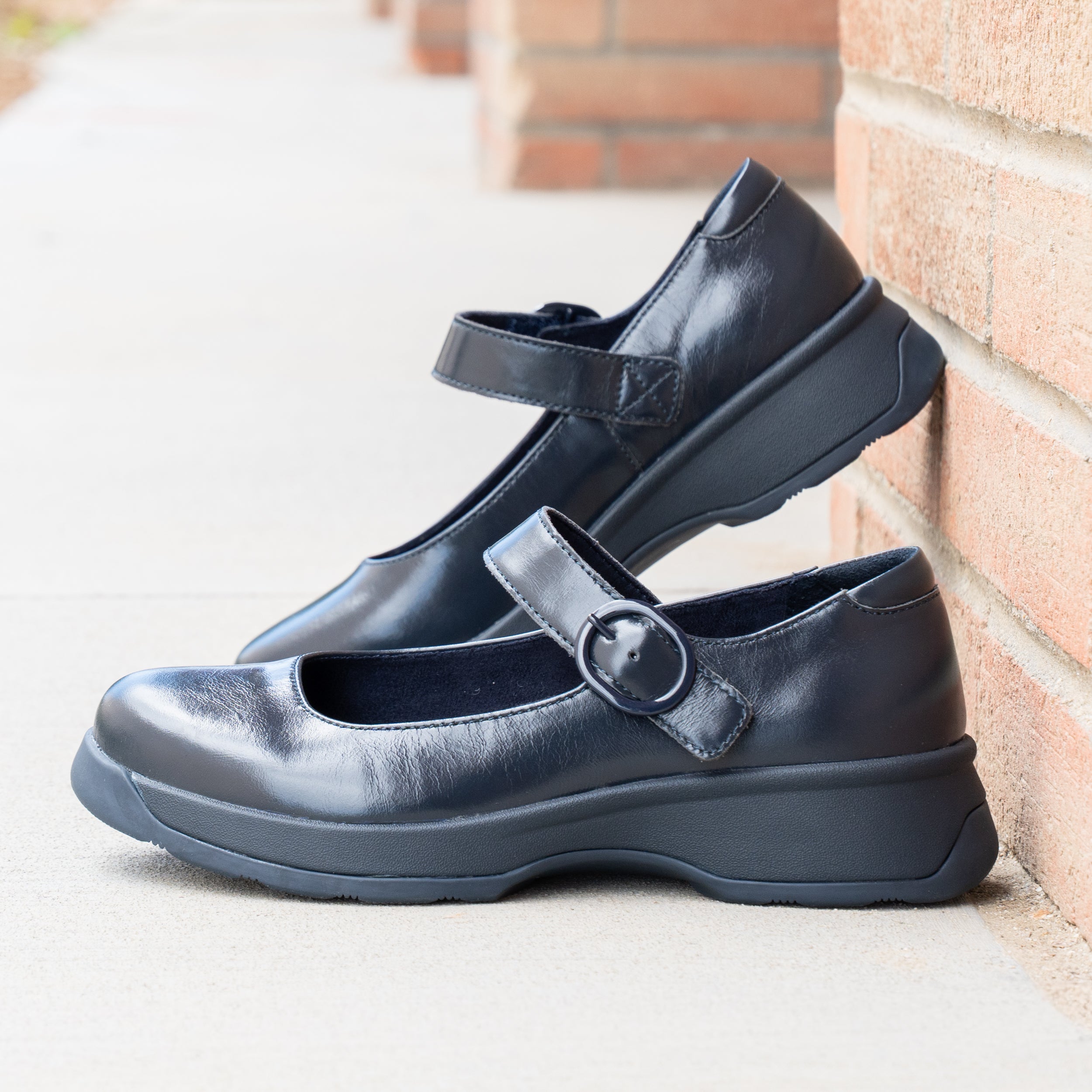 Jazmine Glazed Navy Shoe - Image 2