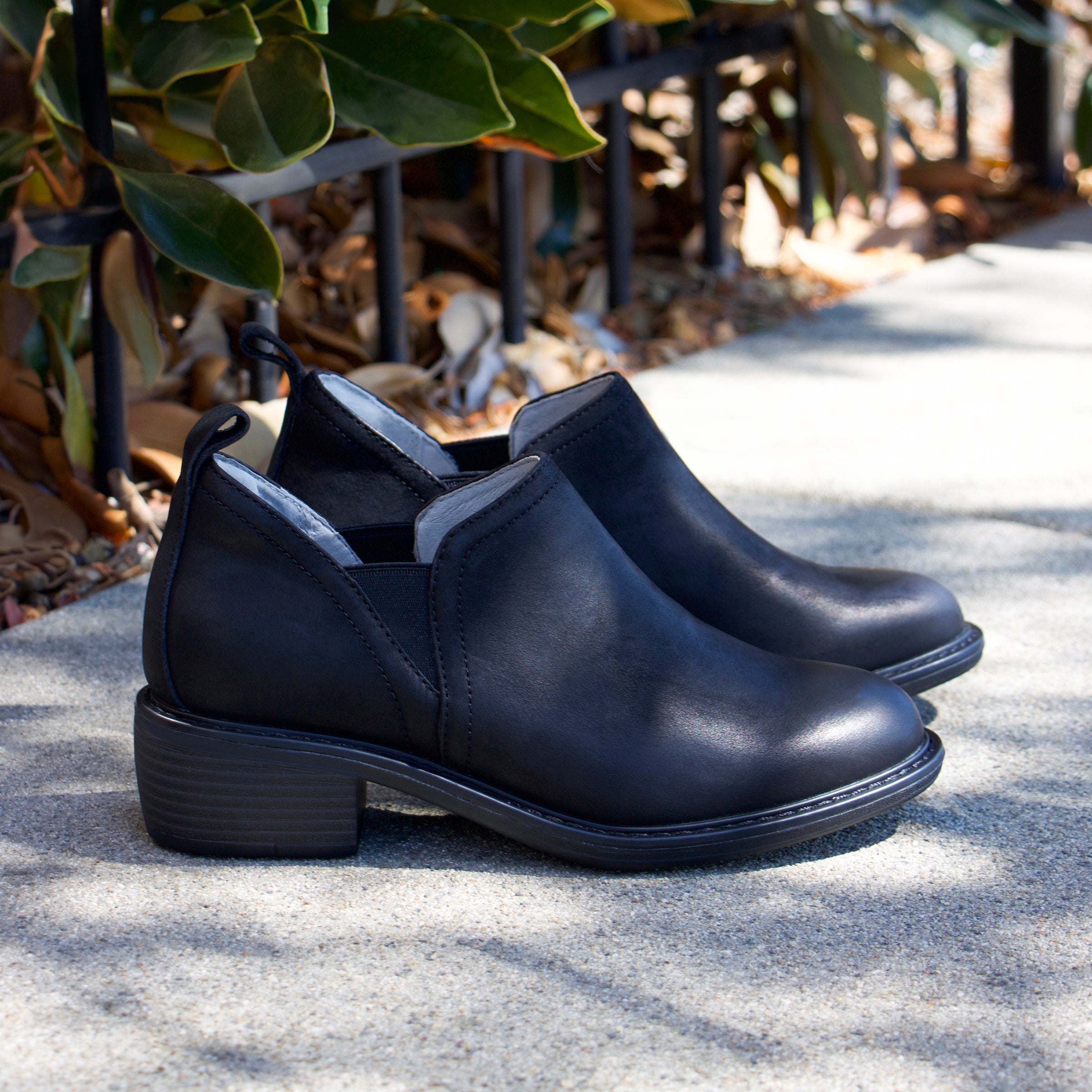 Merle Black Burnish Boot - Image 2