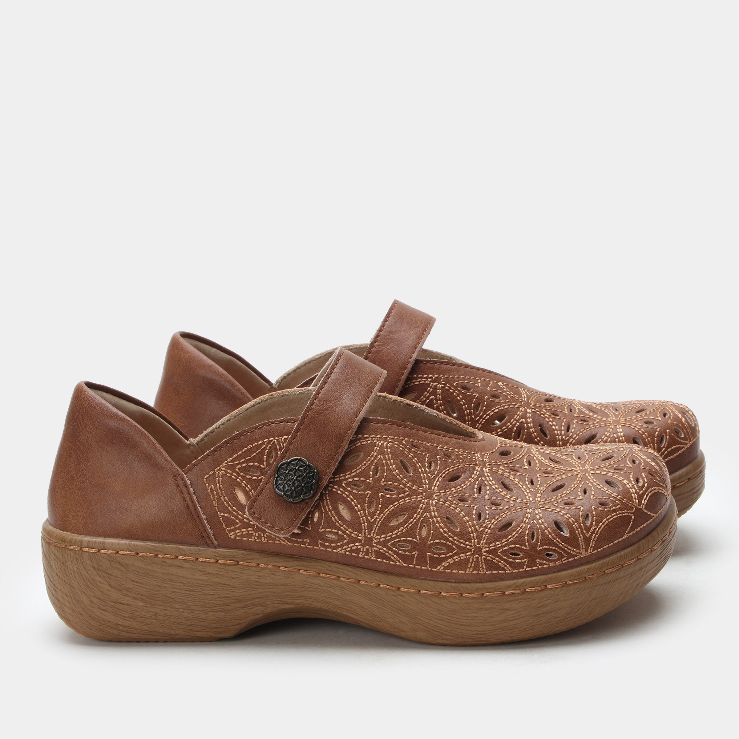 Opheliah Worn Cognac Breeze Shoe - Image 3